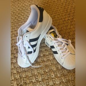 Adidas Classic White Sneakers with Black stripes gold super star w sz 8.5 NWT